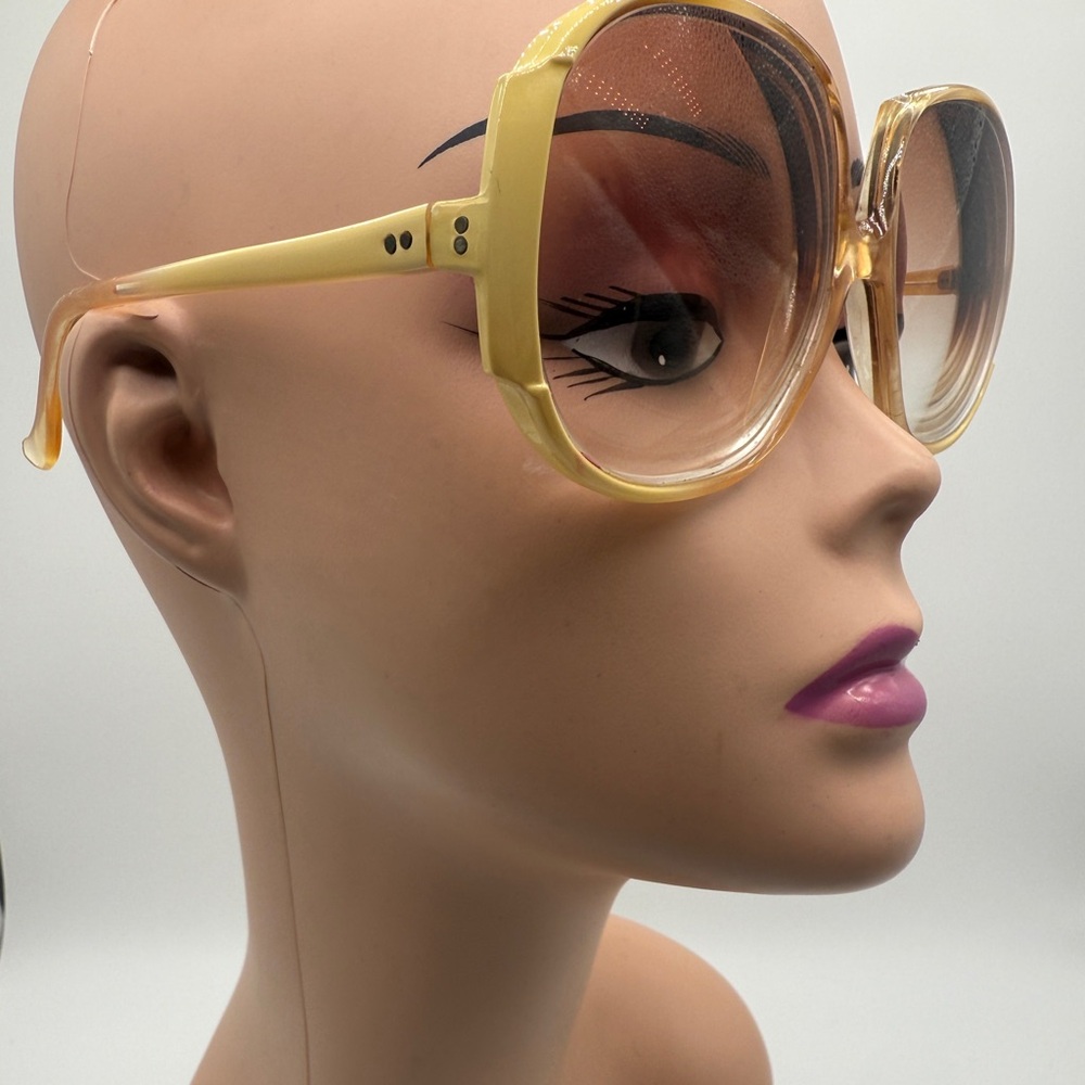 Vintage Seventies Retro Yellow Sunglasses - Wide Frame